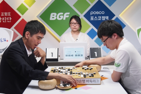 설현준도 이세돌 넘었다...김영삼호(號),  신안 꺾고 3연승 